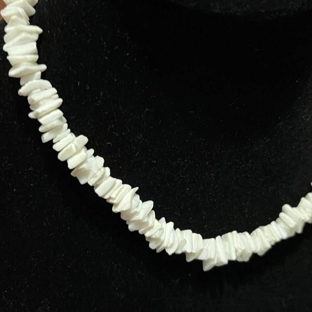 White puka shell necklace 18” - Picture 4 of 8